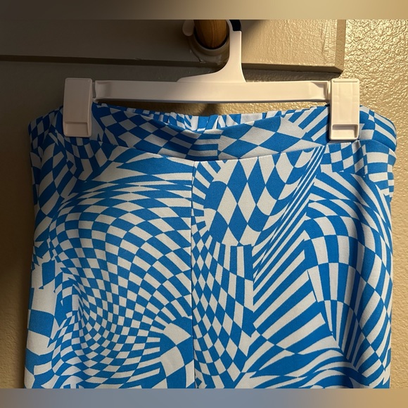 Stretchy blue flared checkered pants - Picture 5 of 5